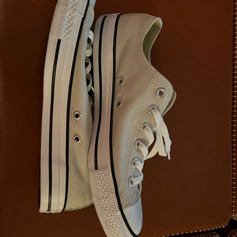 EUC Women’s Converse Off-White Canvas Sneakers, 10 - Picture 1 of 9